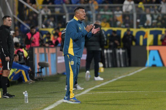 Jorge Almirón apostó por el equipo que se manejaba en la previa. Ya definió los once para el debut de Central en el Clausura.