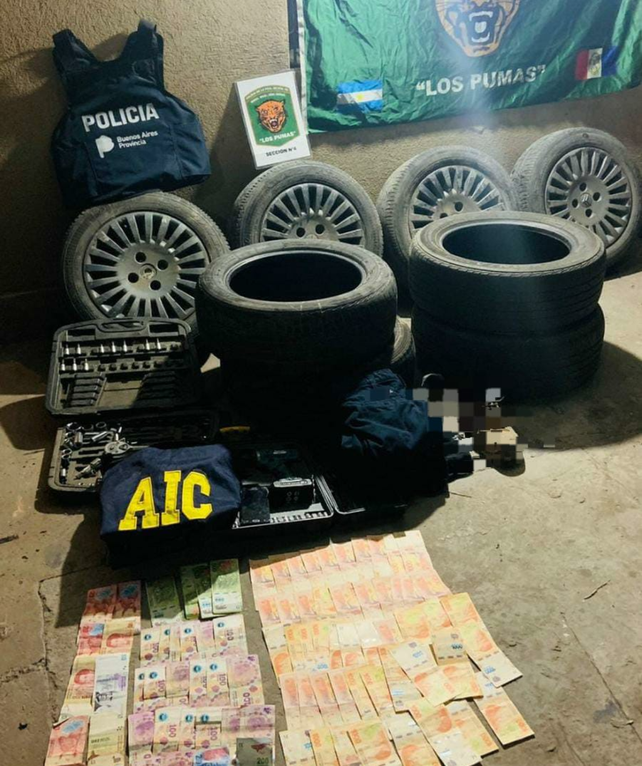 Parte de los elementos secuestrados en provincia de Buenos Aires y en Rufino. 