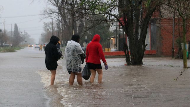 Videos y fotos que dan cuenta de la gravedad de las inundaciones en La Plata