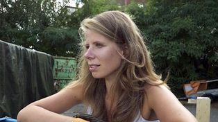 Una periodista se reveló contra la sociedad de consumo y no compró nada en un año
