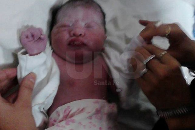 Emilia nació a las 9.40 con 3.150 kilogramos.