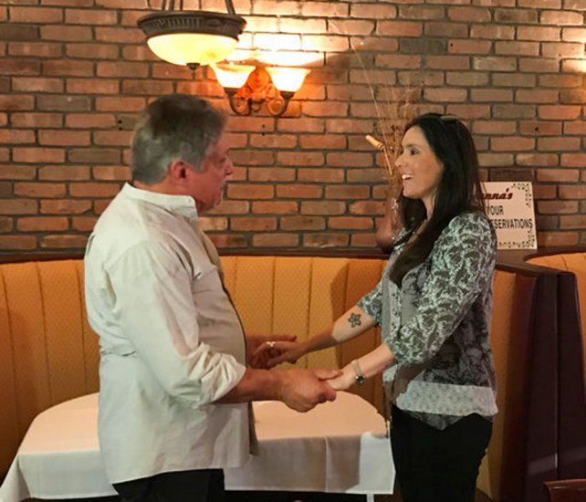 Se reunió con su padre por primera vez a los 40 años gracias a Facebook