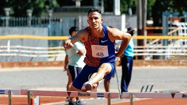El mendocino y recordman nacional Guillermo Ruggeri ganó la prueba de los 400 metros con vallas en el Nacional de Atletismo de Rosario.