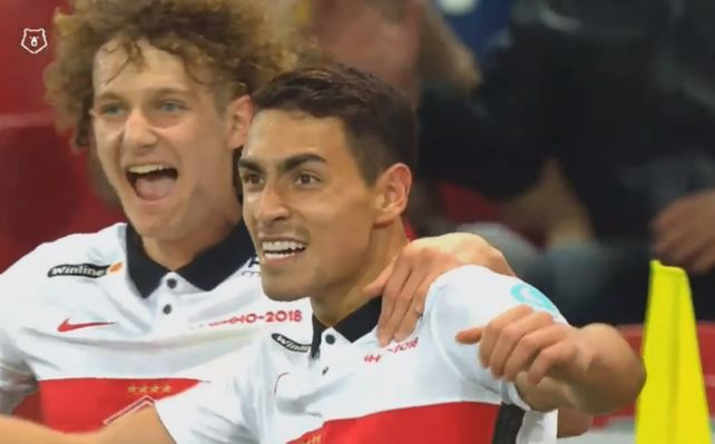 El rosarino Ezequiel Ponce convirtió un golazo en el clásico de Moscú