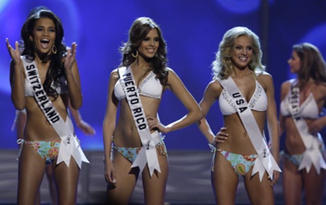 Las bellezas de Miss Universo realizaron una competencia inflando preservativos