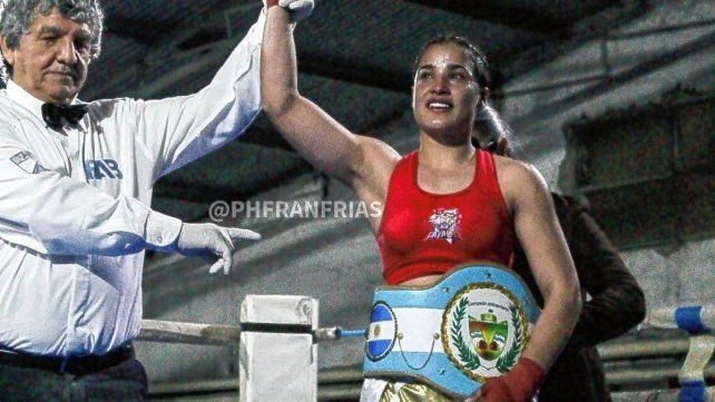 La paranaense Zamira Beber retuvo el cinturón entrerriano en una dura pelea.