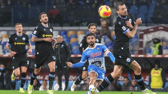 Napoli aplastó a Lazio