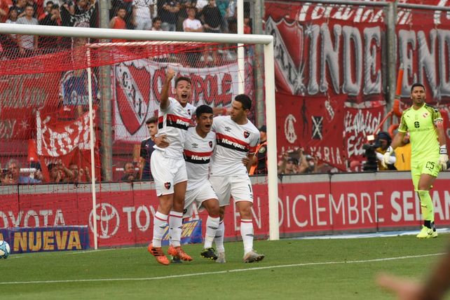 Newells sumó tres puntos importantes pese a la actuación de Vigliano