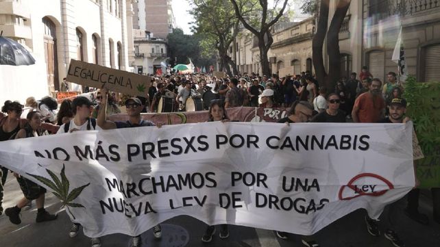 En Rosario la Marcha Mundial de la Marihuana se hizo sentir