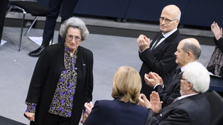 Rozette Kats ante el Parlamento alemán. Es una judía holandesa de 80 años que durante el Holocausto vivió escondida en Ámsterdam y cuyos padres murieron en Auschwitz. “Todas las personas que fueron perseguidas en aquella época merecen un recuerdo respetuoso”, dijo.&nbsp;